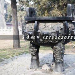 仿古銅鼎，廣場三足銅鼎