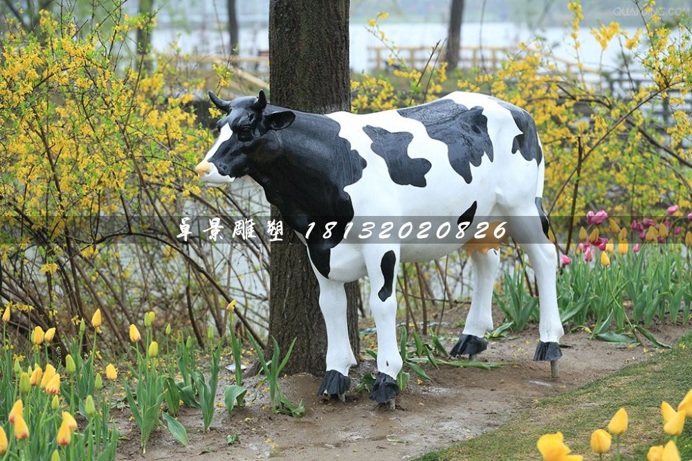 奶牛雕塑，公園玻璃鋼仿真奶牛雕塑