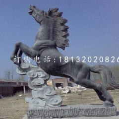 馬踏祥云石雕，青石馬雕塑